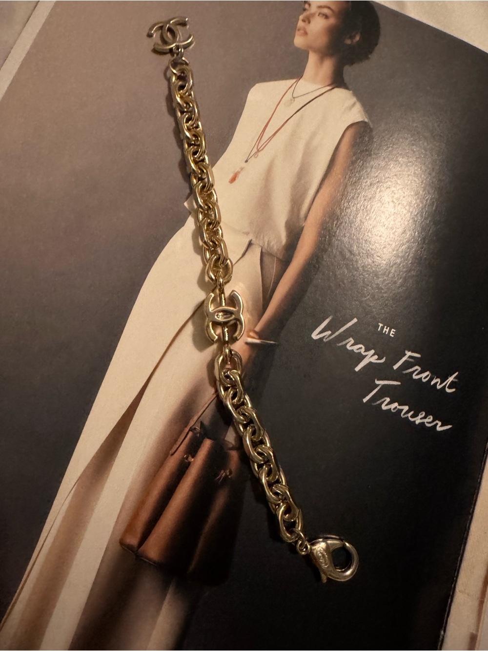 Chanel logo fashion bracelet in light gold tone - Picture 5 of 7